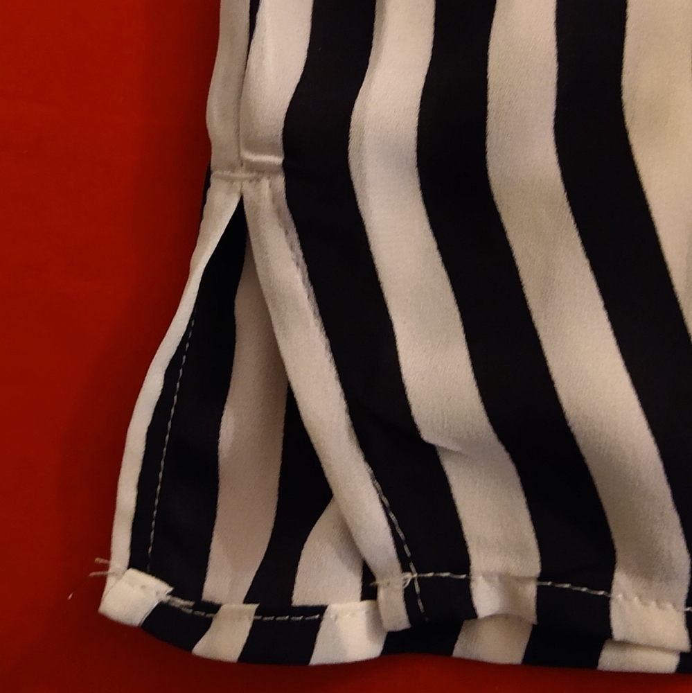 LOFT  black and white blouse - Picture 4 of 7